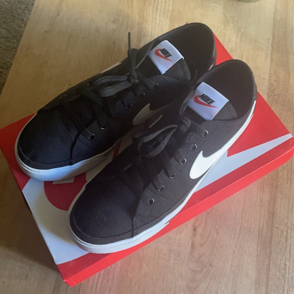 NIKE Men’s COURT LEGACY Canvas shoes - Picture 2 of 8